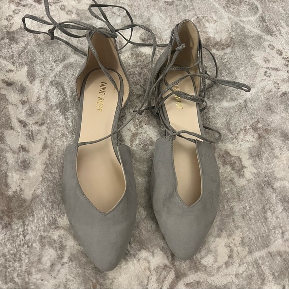 Nine West suede pointed toe flats string tie in Gray. Size 6 - Picture 7 of 8